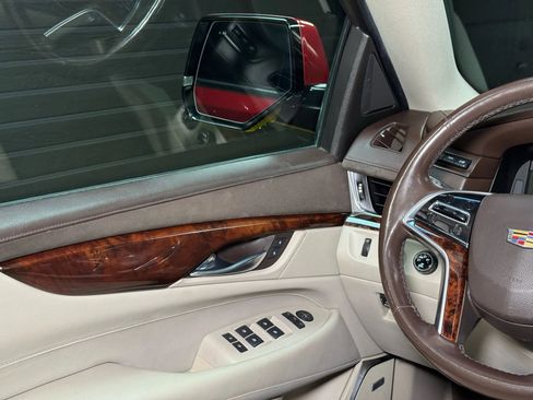 Used 2015 Cadillac Escalade ESV Premium image 28
