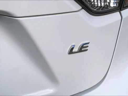 Used 2022 Toyota Corolla LE image 10
