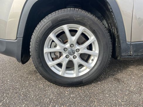 Used 2016 Jeep Cherokee Latitude w/ Safety/Convenience Group image 24