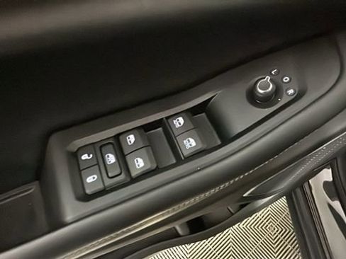 Used 2023 Jeep Grand Cherokee 4WD 4xe w/ Luxury Tech Group II image 11