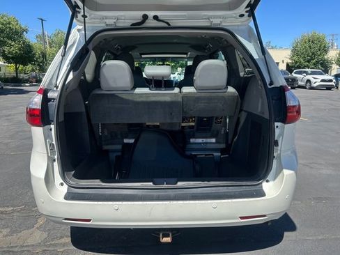 Used 2017 Toyota Sienna XLE w/ XLE Navigation Package AWD/4WD image 15