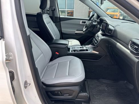 Used 2021 Ford Explorer XLT w/ Equipment Group 202A RWD image 35