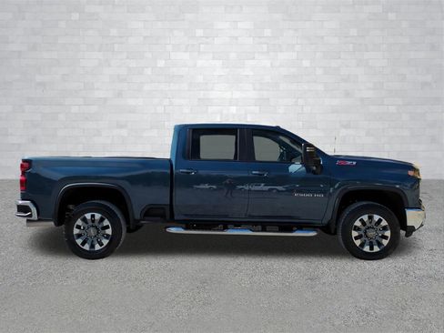 Used 2025 Chevrolet Silverado 2500 LT image 3