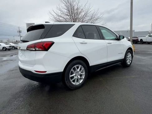 Used 2022 Chevrolet Equinox LS w/ LS Convenience Package image 8