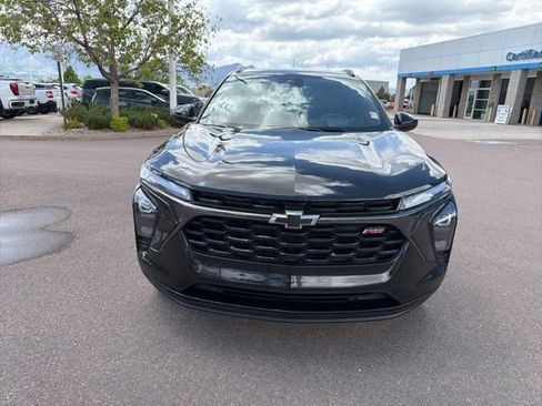 Used 2024 Chevrolet Trax RS w/ Sunroof Package FWD image 2