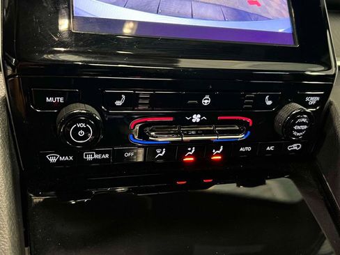 Used 2024 Jeep Grand Cherokee L Altitude image 32