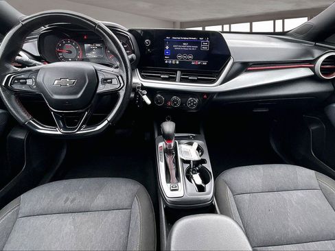 Used 2024 Chevrolet Trax RS w/ Sunroof Package image 14