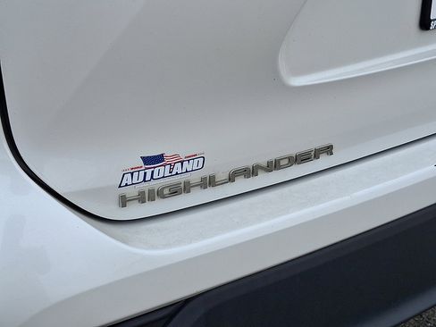 Used 2023 Toyota Highlander XLE image 32