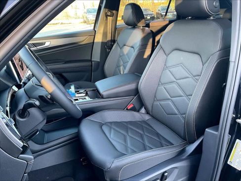 New 2026 Volkswagen Atlas Cross Sport SE image 11
