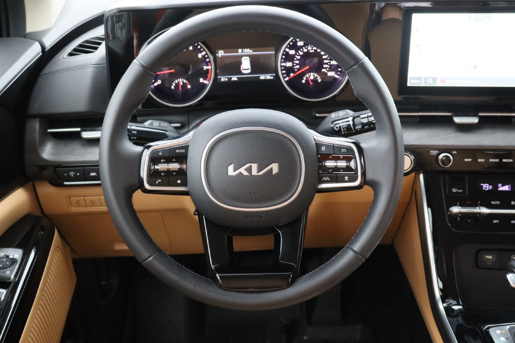 Used 2023 Kia Carnival EX FWD image 13