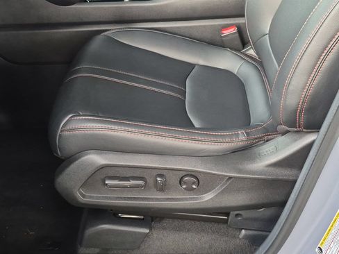 Used 2025 Honda Pilot TrailSport image 14