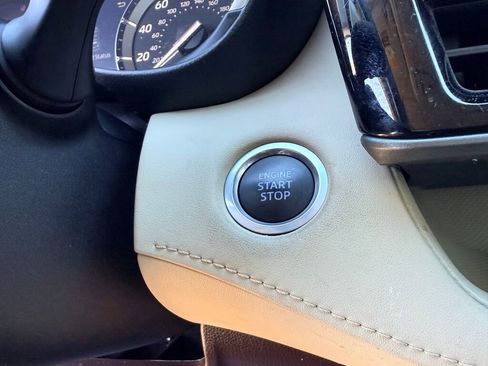 Used 2021 Toyota Highlander XLE image 6