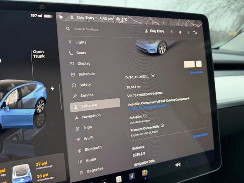 Used 2023 Tesla Model Y 2WD image 22