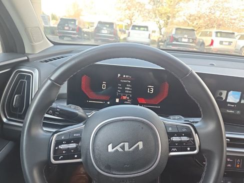 Used 2024 Kia Sorento S image 20