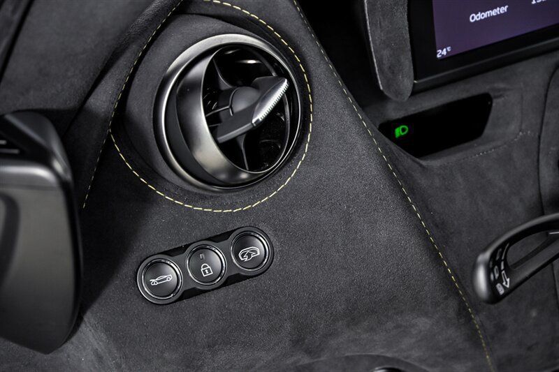 Used 2022 McLaren 765LT RWD image 33