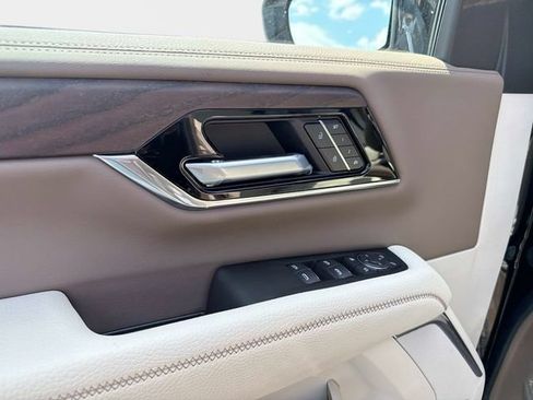 New 2026 GMC Yukon XL Denali w/ Denali Reserve Package AWD/4WD image 18