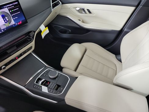 New 2026 BMW 330i xDrive Sedan w/ Premium Package AWD/4WD image 23