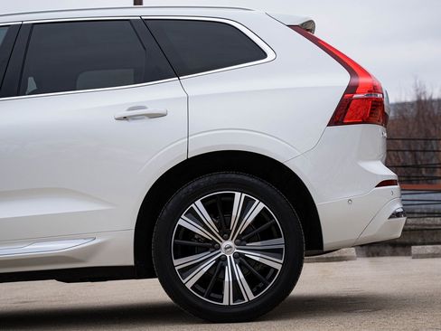Used 2022 Volvo XC60 B5 Inscription w/ Advanced Package image 4