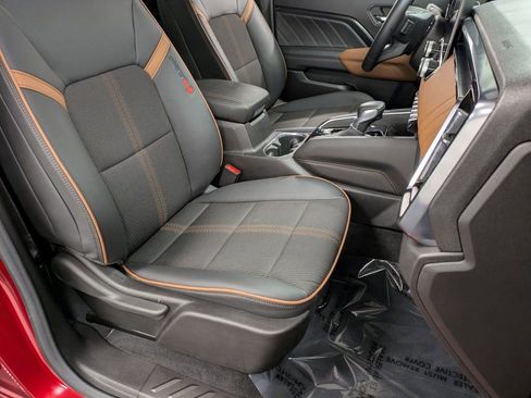 Used 2024 GMC Canyon AT4 image 29