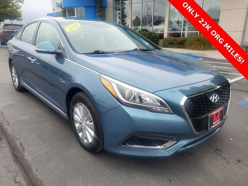 Used 2016 Hyundai Sonata SE image 1