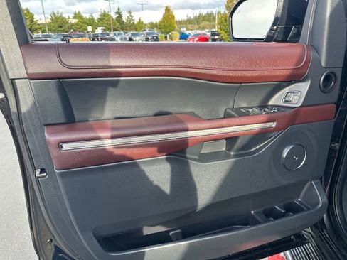 Used 2022 Ford Expedition Max Limited image 10