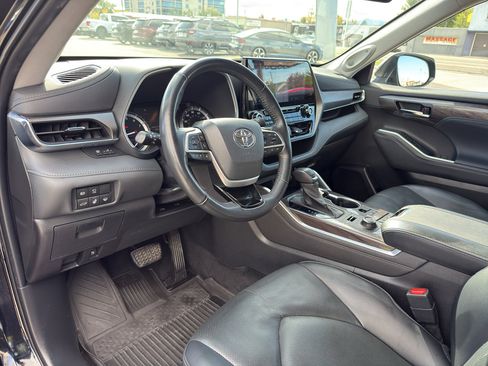 Used 2022 Toyota Highlander Limited image 13