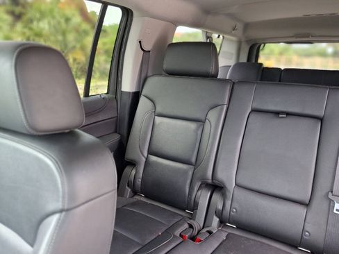 Used 2019 Chevrolet Suburban LT RWD image 16
