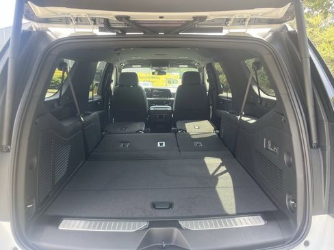 New 2025 Chevrolet Suburban Premier image 7