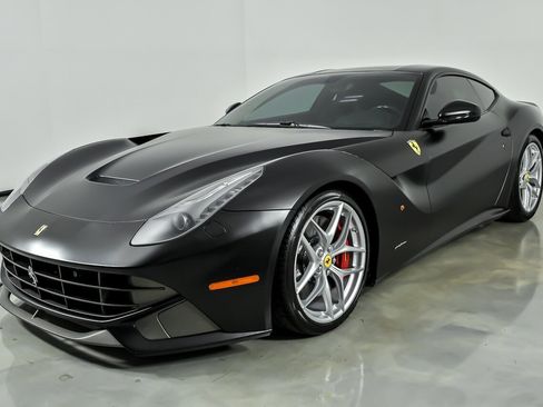 Used 2014 Ferrari F12 Berlinetta RWD image 6