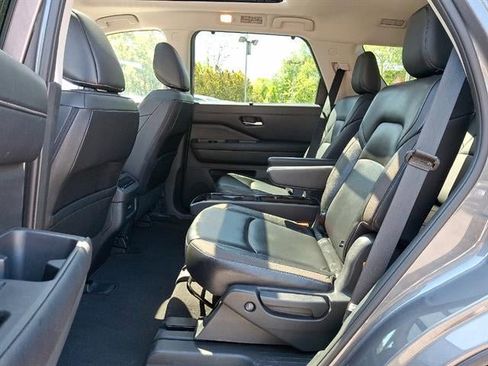 Certified 2024 Nissan Pathfinder SL w/ SL Premium Package AWD/4WD image 10