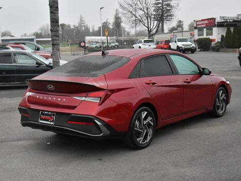 Used 2025 Hyundai Elantra Sport image 8