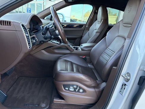 Used 2021 Porsche Cayenne Coupe image 10