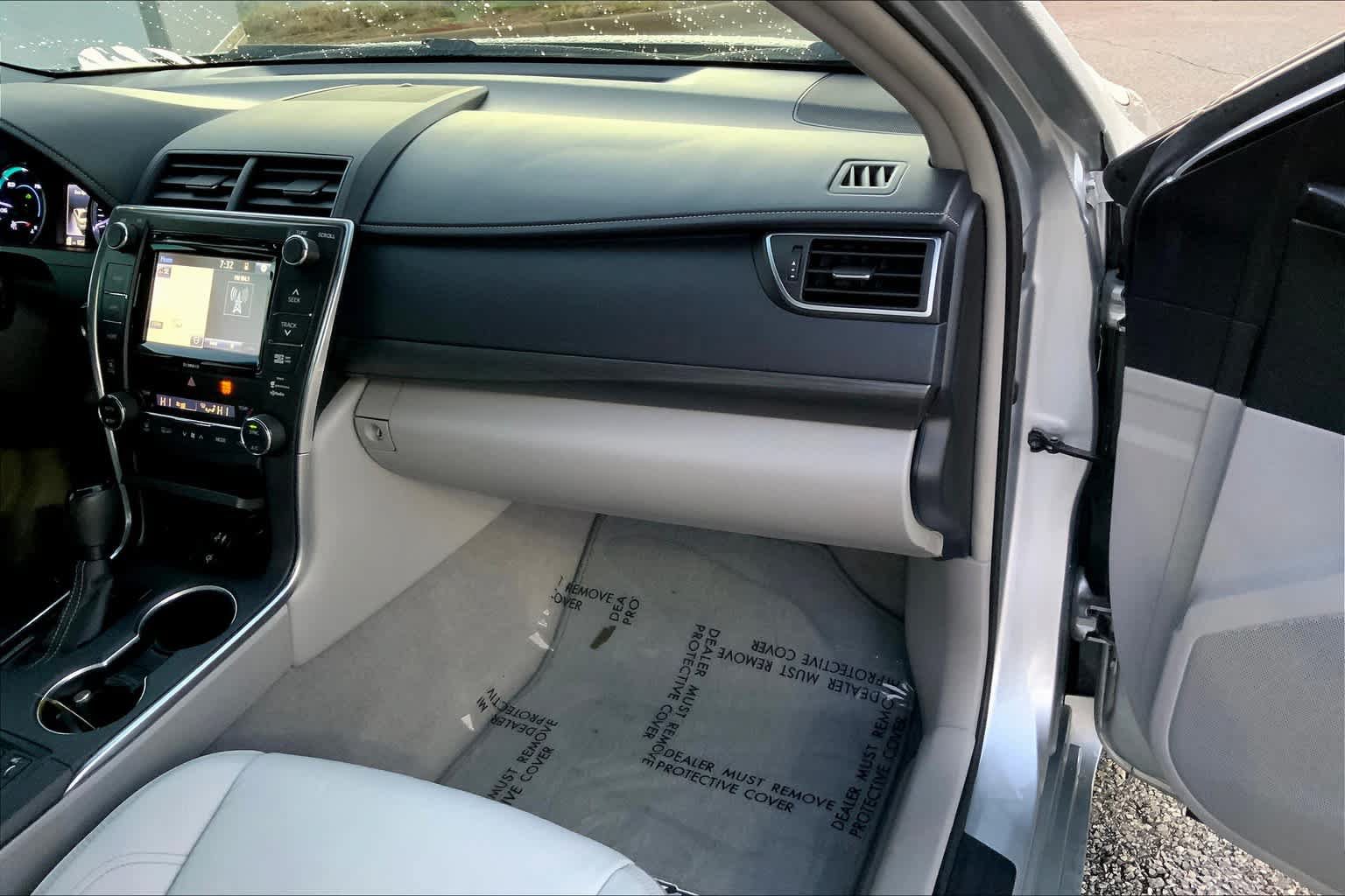 Used 2017 Toyota Camry XLE w/ Moonroof Package FWD image 19