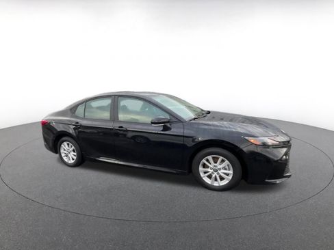 Used 2025 Toyota Camry LE image 2