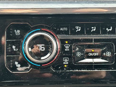 Used 2024 GMC Sierra 1500 Denali w/ Technology Package image 28