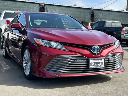Used 2020 Toyota Camry XLE w/ Driver Assist Package FWD image 2