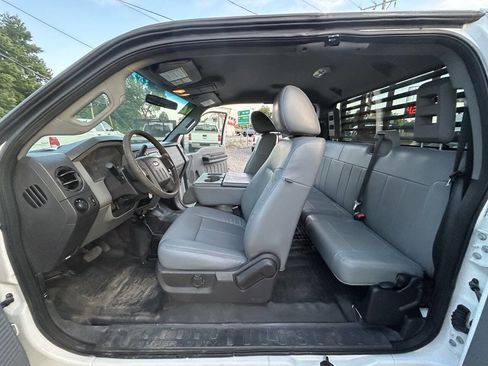 Used 2012 Ford F550 4x4 SuperCab Super Duty w/ XL Value Pkg image 18