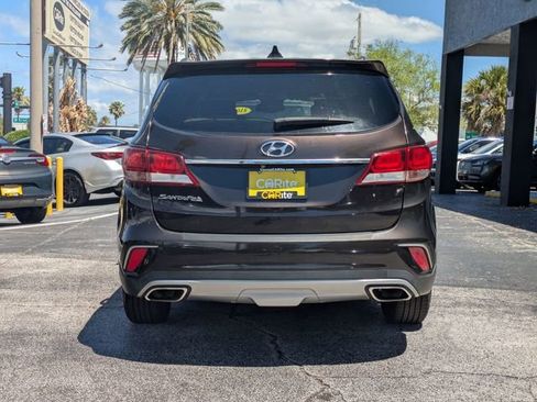 Used 2017 Hyundai Santa Fe SE FWD image 6