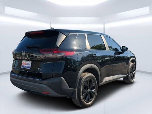 Used 2023 Nissan Rogue SV image 3