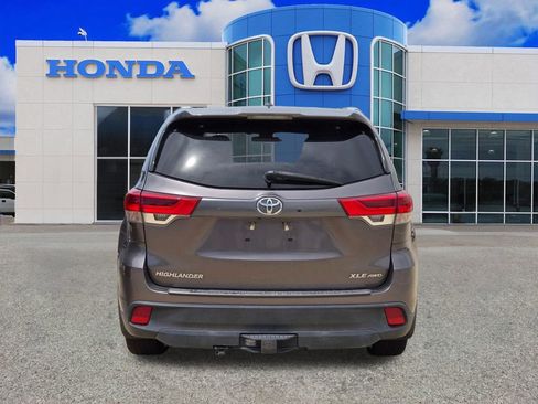 Used 2019 Toyota Highlander XLE AWD/4WD image 15