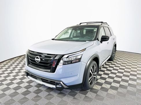 New 2025 Nissan Pathfinder Platinum image 5