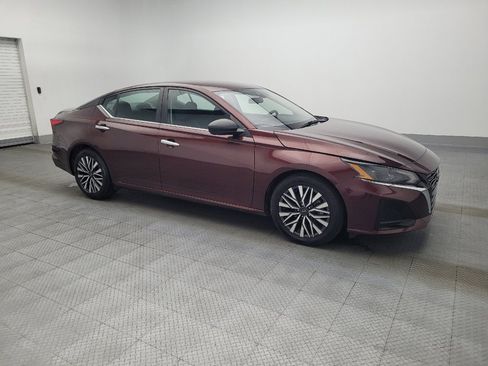 Used 2024 Nissan Altima 2.5 SV image 11