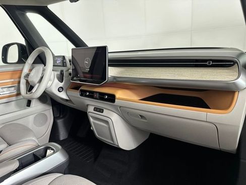 Used 2025 Volkswagen ID. Buzz 1st Edition image 30