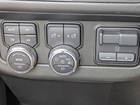 Used 2024 GMC Yukon XL Denali Ultimate AWD/4WD image 27