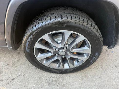 Used 2017 Jeep Grand Cherokee Overland AWD/4WD image 9
