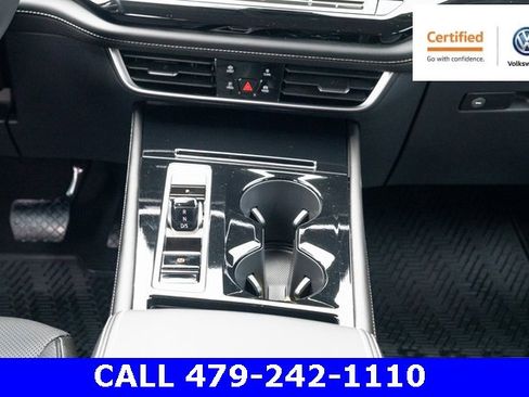 Certified 2024 Volkswagen Atlas SE w/ Black Wheel Package image 33