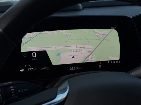 Used 2025 Chevrolet Suburban Z71 image 25