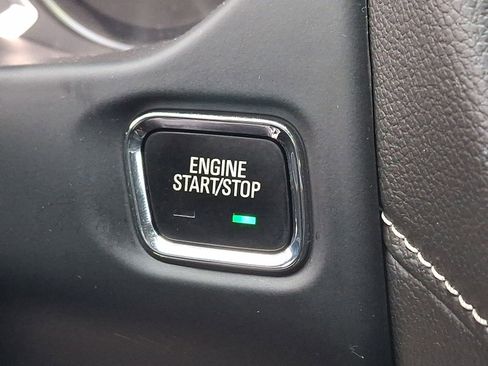 Certified 2023 GMC Acadia SLT w/ Preferred Package image 17