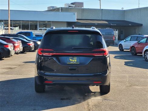 New 2026 Chrysler Pacifica Select w/ S Appearance Package image 5