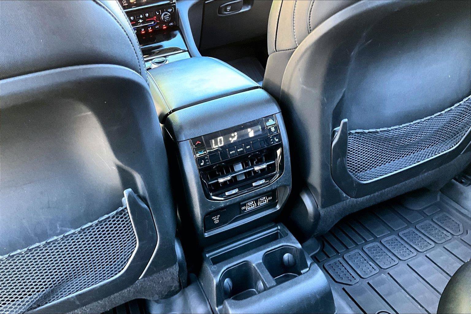 Used 2023 Jeep Grand Cherokee L Limited w/ Luxury Tech Group II AWD/4WD image 33